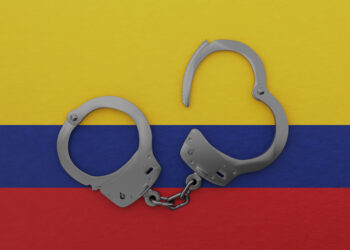 Presuntos acuerdos ocultos entre el grupo narcotraficante “Clan del Golfo” y el gobierno de Gustavo Petro, según revelaciones de Noticias Caracol