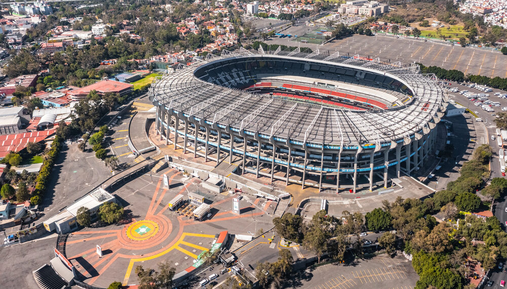 Aficionados ganan la batalla: FIFA vuelve a permitir agua embotellada en los estadios