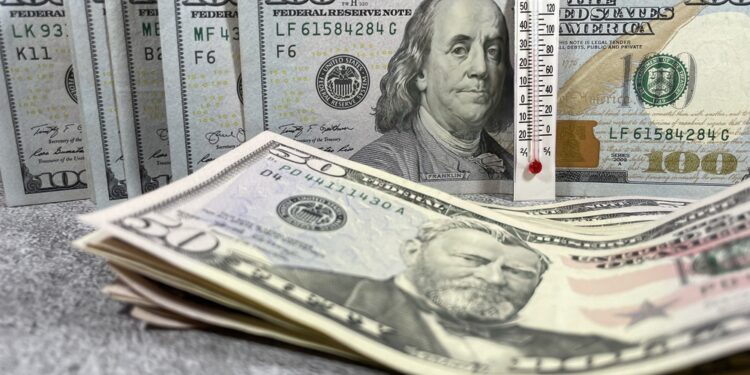 Wall Street pierde impulso: Las tecnológicas frenan al mercado pese al alivio del petróleo