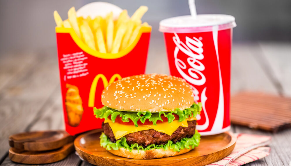 McDonald’s acelera cambios en su menú y restaurantes para defender su liderazgo global