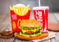 McDonald’s acelera cambios en su menú y restaurantes para defender su liderazgo global