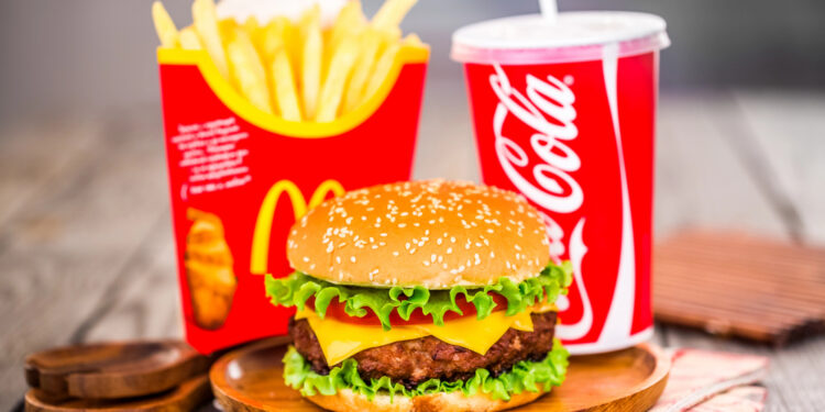 McDonald’s acelera cambios en su menú y restaurantes para defender su liderazgo global