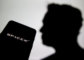 Elon Musk rompe todos los récords: Supera el billón de dólares tras el debut histórico de SpaceX