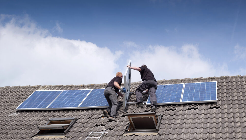 Energía solar enchufable: ¿Puede realmente reducir tu factura eléctrica?