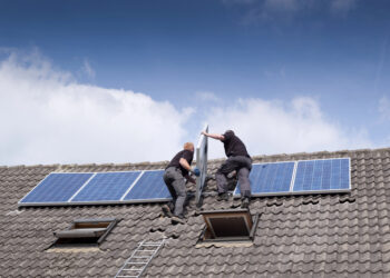 Energía solar enchufable: ¿Puede realmente reducir tu factura eléctrica?