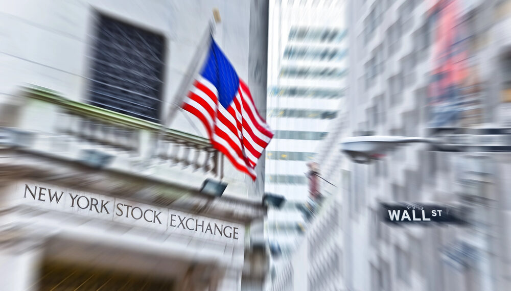 Dow Jones pierde más de 600 puntos mientras el alza del petróleo y los bonos reaviva temores inflacionarios