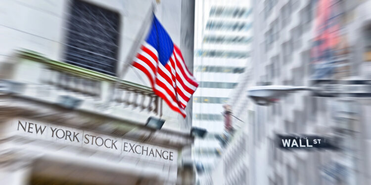Dow Jones pierde más de 600 puntos mientras el alza del petróleo y los bonos reaviva temores inflacionarios