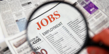 El desempleo prolongado se convierte en una nueva señal de alerta para la economía de EE.UU.