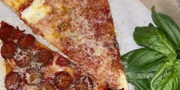 Pizzería creada por un latino sube al podio nacional de las mejores de Estados unidos