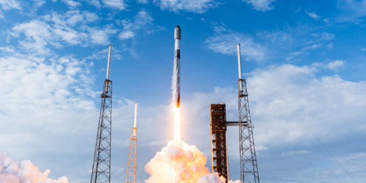 SpaceX debuta en bolsa: $162 por acción