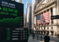 Dow Jones gana más de 500 puntos impulsado por resultados y caída del petróleo