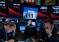 Wall Street castiga a la Reserva Federal: El Dow Jones sufre su peor caída desde 2025