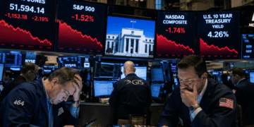 Wall Street castiga a la Reserva Federal: El Dow Jones sufre su peor caída desde 2025