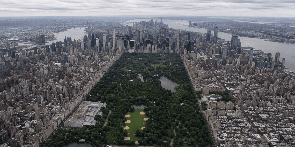 Nueva York frena otra conversión de oficinas en viviendas en Manhattan luego del fiasco del antiguo edificio de Pfizer
