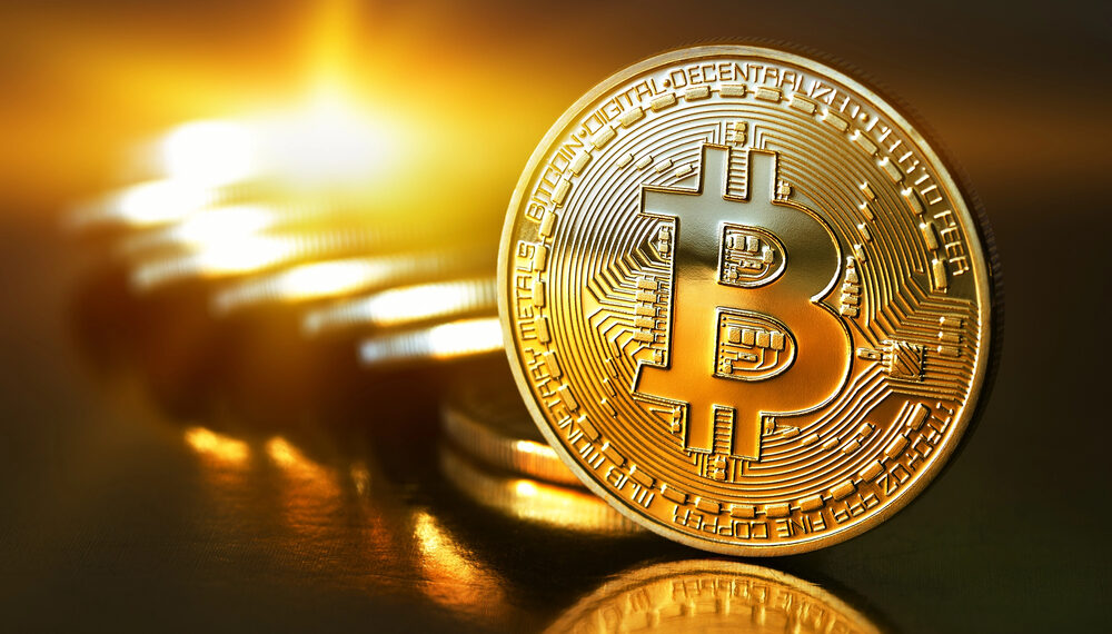 Bitcoin sorprende al mercado: Supera los $65,000 mientras las grandes ballenas siguen comprando