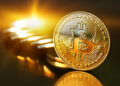 Bitcoin sorprende al mercado: Supera los $65,000 mientras las grandes ballenas siguen comprando
