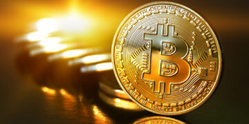 Bitcoin sorprende al mercado: Supera los $65,000 mientras las grandes ballenas siguen comprando