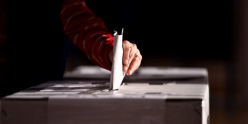 El voto latino podría cambiar el rumbo de las elecciones: La economía será el factor decisivo