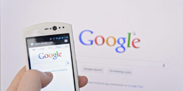 ¿Google está usando tus búsquedas con fotos y voz para entrenar su IA? Esto es lo que debes revisar