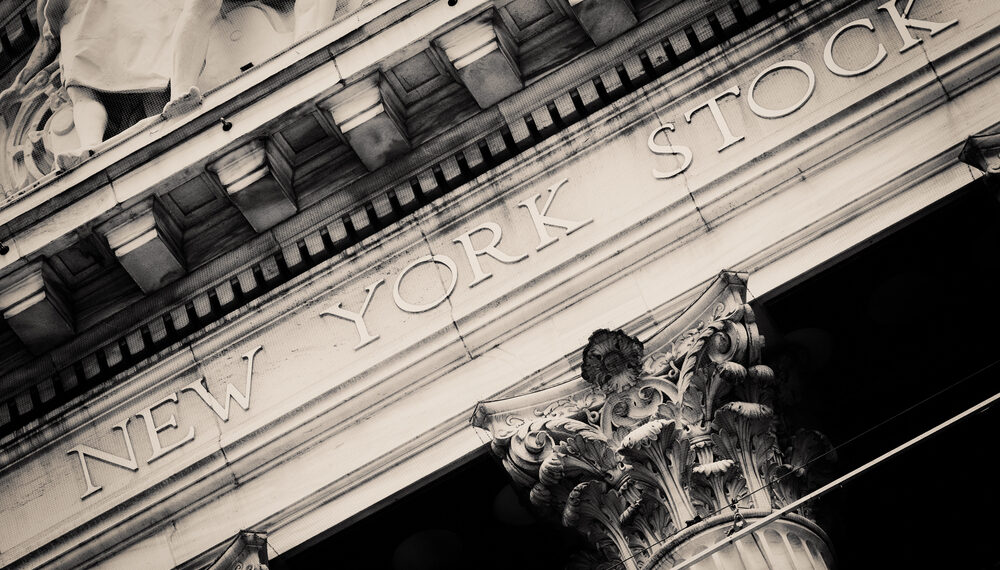 Wall Street cae mientras el petróleo supera los $78 tras nuevas amenazas de Trump contra Irán