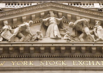 Wall Street cierra al alza gracias al impulso de los semiconductores y la caída del petróleo