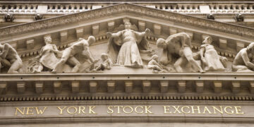 Wall Street cierra al alza gracias al impulso de los semiconductores y la caída del petróleo