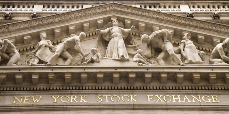 Wall Street cierra al alza gracias al impulso de los semiconductores y la caída del petróleo