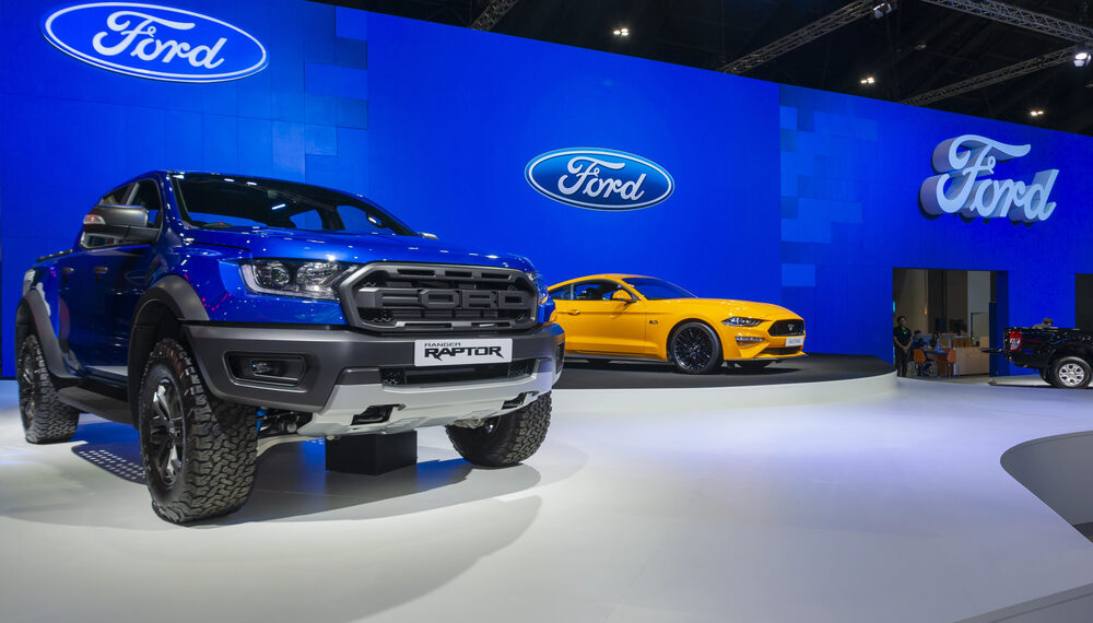 Ford tropieza en el segundo trimestre: Caen las ventas y menor demanda de vehículos eléctricos