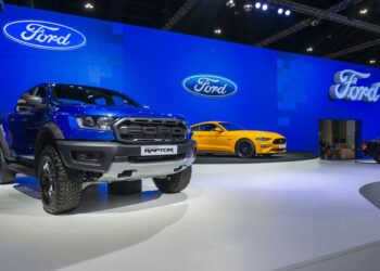Ford tropieza en el segundo trimestre: Caen las ventas y menor demanda de vehículos eléctricos