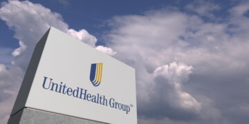 UnitedHealth gana 30% más y eleva su pronóstico pese al aumento de los costos médicos