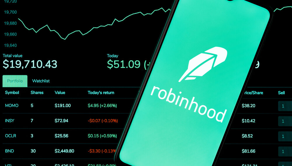 Robinhood cambia su tarjeta Platinum de $695 tras las críticas: Aquí los nuevos beneficios