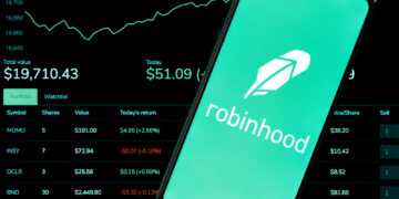 Robinhood cambia su tarjeta Platinum de $695 tras las críticas: Aquí los nuevos beneficios