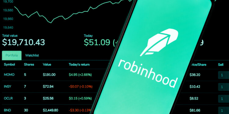Robinhood cambia su tarjeta Platinum de $695 tras las críticas: Aquí los nuevos beneficios