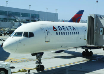 Delta introduce una tarifa premium más económica con menos beneficios para viajeros de negocios