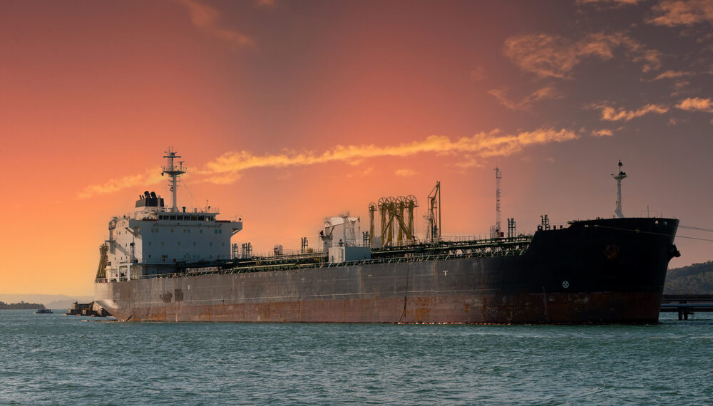 La tensión en Oriente Medio impulsa el petróleo por encima de los $80 y eleva la incertidumbre en los mercados