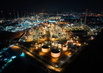 OPEP+ aumenta la producción de petróleo, pero el mercado sigue pendiente del estrecho de Ormuz