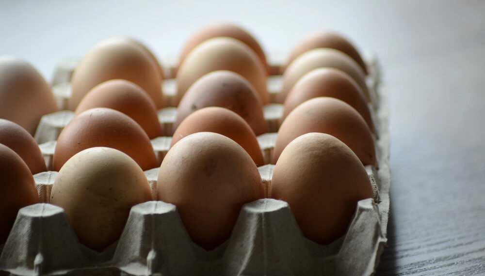 Retiran más de 1.5 millones de docenas de huevos por riesgo de salmonela