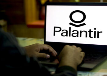 ¿Vale la pena invertir en Palantir? Rebound Capital alerta sobre riesgos de valoración y competencia