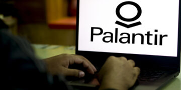 ¿Vale la pena invertir en Palantir? Rebound Capital alerta sobre riesgos de valoración y competencia