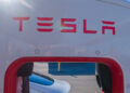 Tesla supera las ventas previstas, pero decepciona con sus ganancias y registra flujo de caja negativo