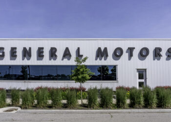 General Motors sorprende con fuertes ganancias pese a la presión del mercado