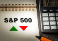 Wall Street cierra en rojo: El S&P 500 retrocede por el alza del petróleo y la incertidumbre geopolítica