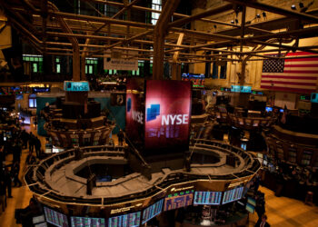 El Dow Jones marca un nuevo récord mientras los inversionistas rotan fuera de las tecnológicas