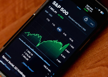 S&P 500 cierra a la baja: El petróleo y la incertidumbre sobre las tasas frenan el impulso de Wall Street
