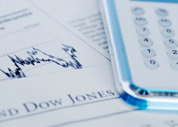 El Dow Jones marca un nuevo récord mientras los inversionistas rotan fuera de las tecnológicas