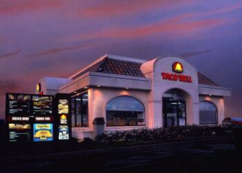 Yum Brands reconoce el impacto del brote en Taco Bell