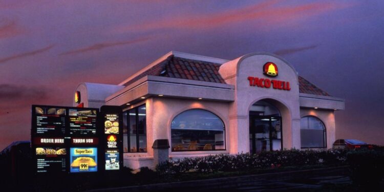 Yum Brands reconoce el impacto del brote en Taco Bell