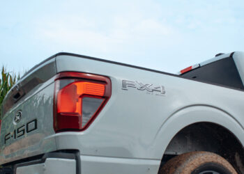 Ford sorprende a Wall Street y eleva sus previsiones para 2026 pese a una pérdida millonaria