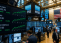 Wall Street sube y apunta a cerrar la semana con ganancias tras mensaje de la FED sobre inflación