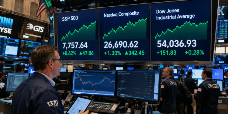 S&P 500 alcanza nuevo récord tras débil informe de empleo en EE.UU.